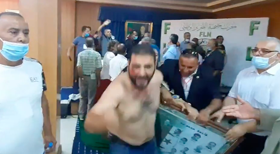 Ahurissant : le siège du FLN se transforme en “Ring” à cause de Baadji (vidéo)
