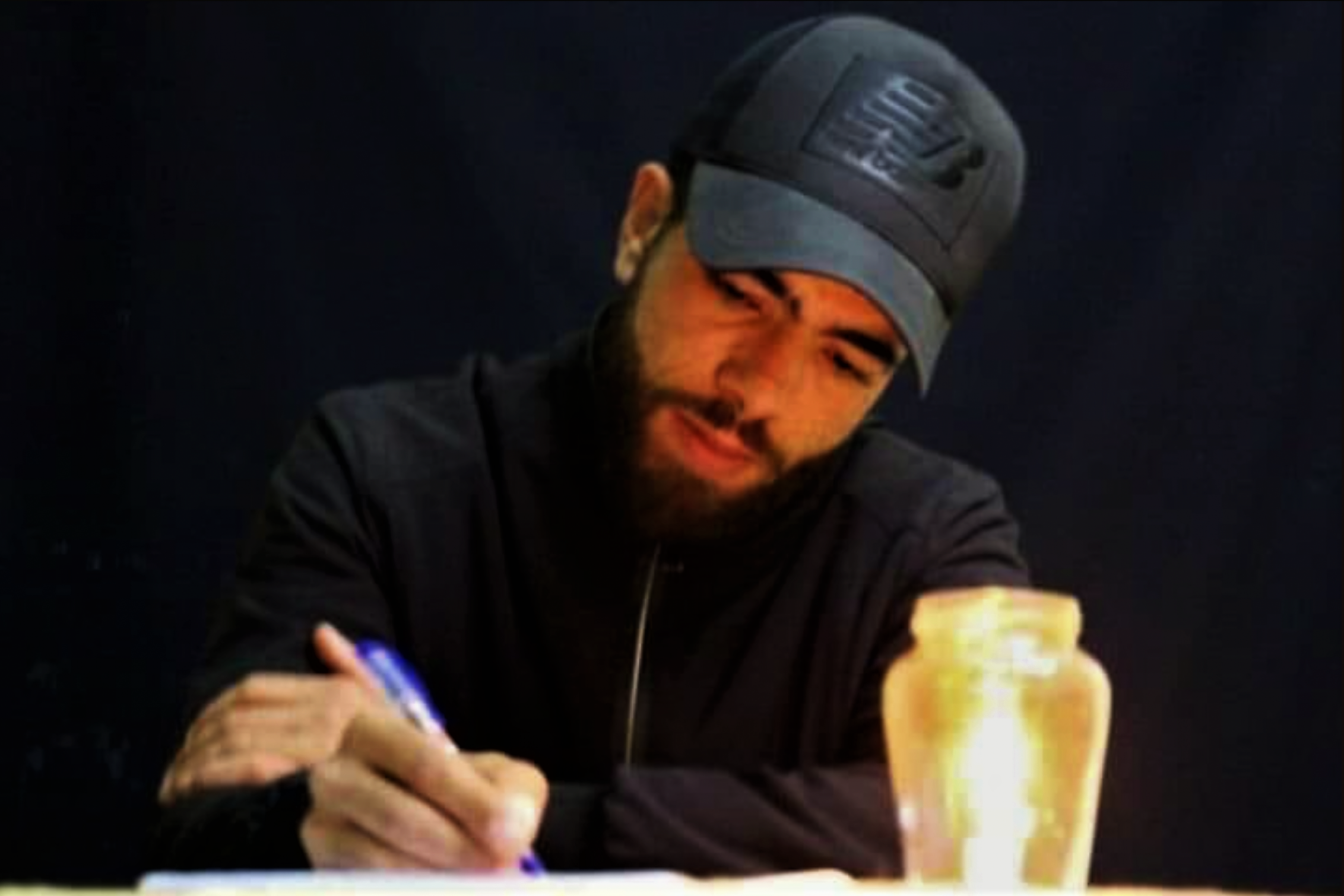 بعد نقله للمستشفى وإحضاره للمحكمة على كرسي متحرك: عائلة المعتقل لعلامي تدين غياب التضامن الشعبي مع إبنها