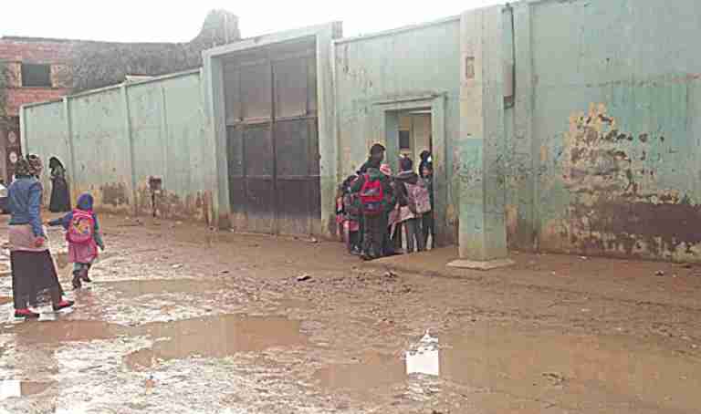 وهران: سكان الحي الذي أبكى جراد، وأنهى تبون مهام رئيسا بلديته ودائرته يغلقون مقر البلدية