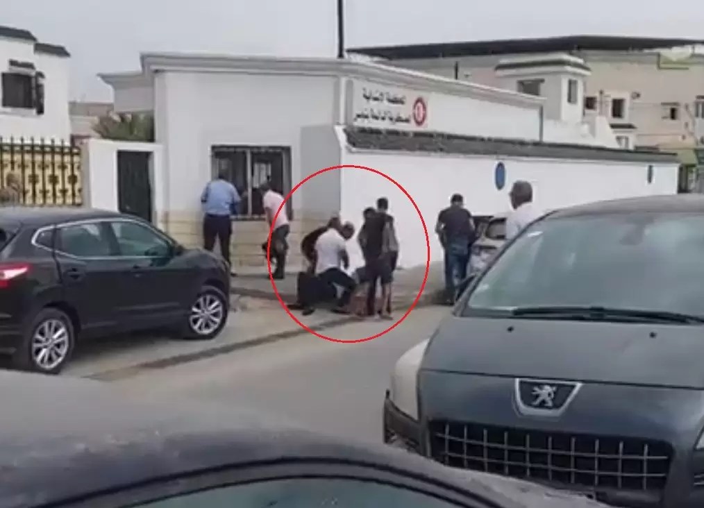 تونس: “اختطاف” رئيس كتلة حزب سياسي أمام محكمة عسكرية