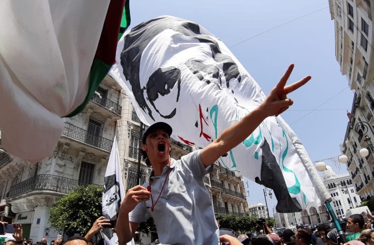 الجامعي آيت سعيد لا يزال تحت النظر وعائلته تُمنع من زيارته