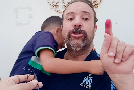 المبلغ عن الفساد نورالدين تونسي : “بلّغت عن مفسدين، فوجدت نفسي أقاسمهم نفس القاعة بالسجن “