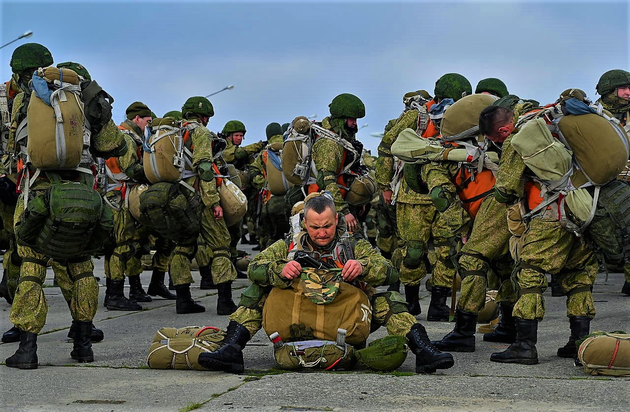 فرنسا تهدّد مالي بالعزلة وفقدان الدعم في حال تقارب عسكري روسي