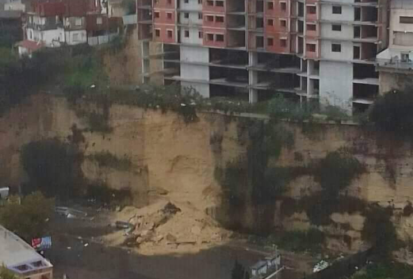 La démolition du bâtiment en construction sur la falaise de Bir Mourad Raïs recommandée