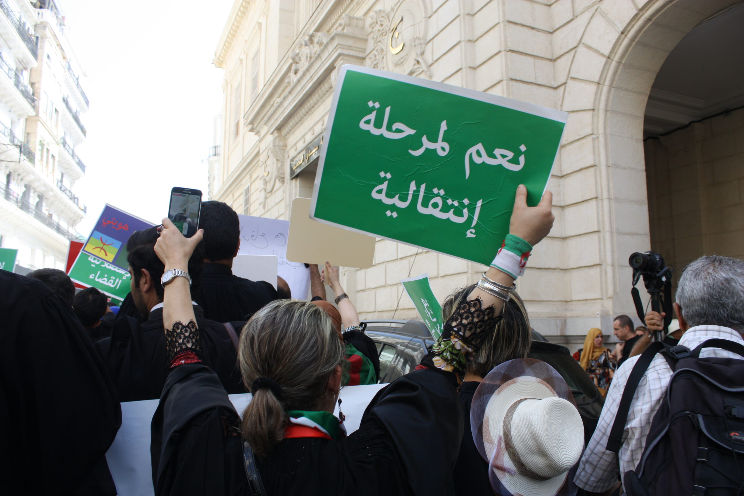 « تبون : « دعاة المرحلة الإنتقالية أقلية ونحن نحترمهم