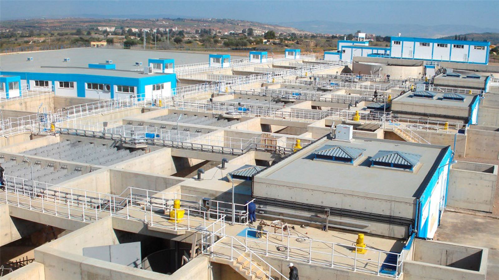 الباهية تعيش هذه الأيام على أزمة مياه : توقف كلي لمحطة تحلية مياه البحر عن العمل بوهران