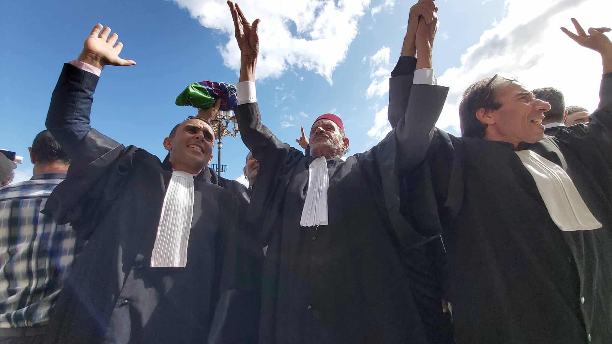 بعد اجتماع مع الوزير الأول : مجلس إتحاد المحامين يقرر تعليق الإضراب بداية من هذا الخميس