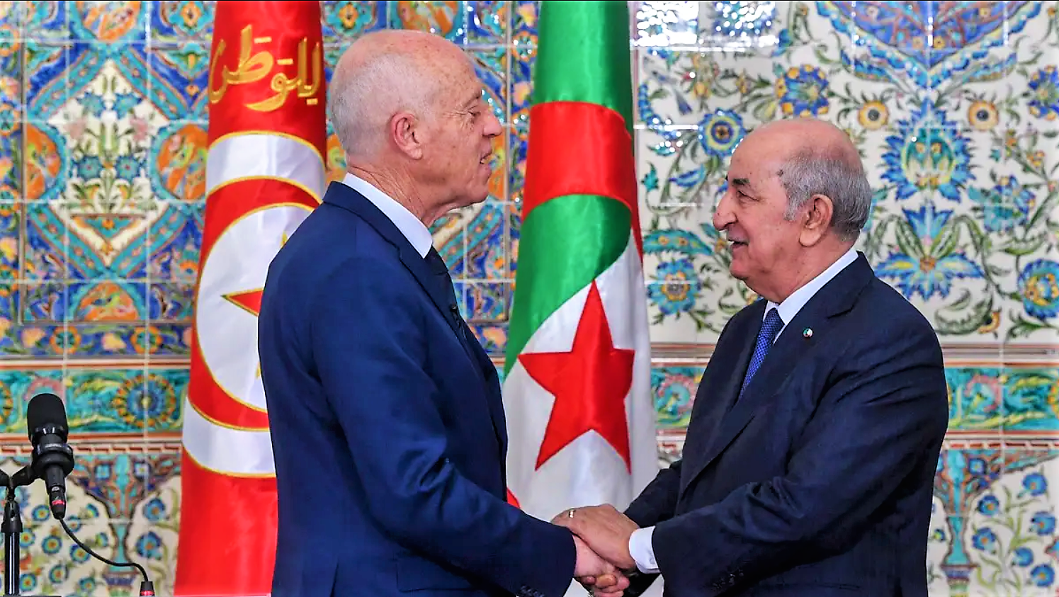 وسط تكتم رسمي الجزائر تمنح تونس 300 مليون دولار كقرض