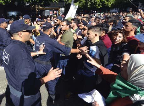 محاكمة صحافيان، كتبا عن “خطة أمنية لتعّقب نشطاء الحراك والإنتقال الديمقراطي “