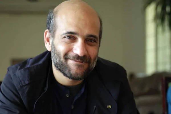 بعد 900 يوم في السجن: المعارض المصري رامي شعث يصل إلى باريس