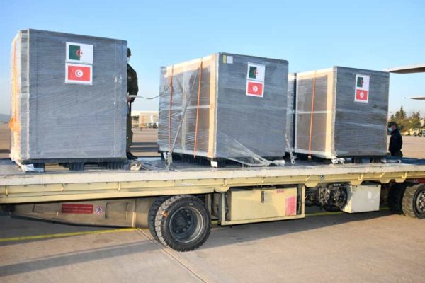 الجزائر تسلّم تونس مليون جرعة لقاح ضد كوفيد-19