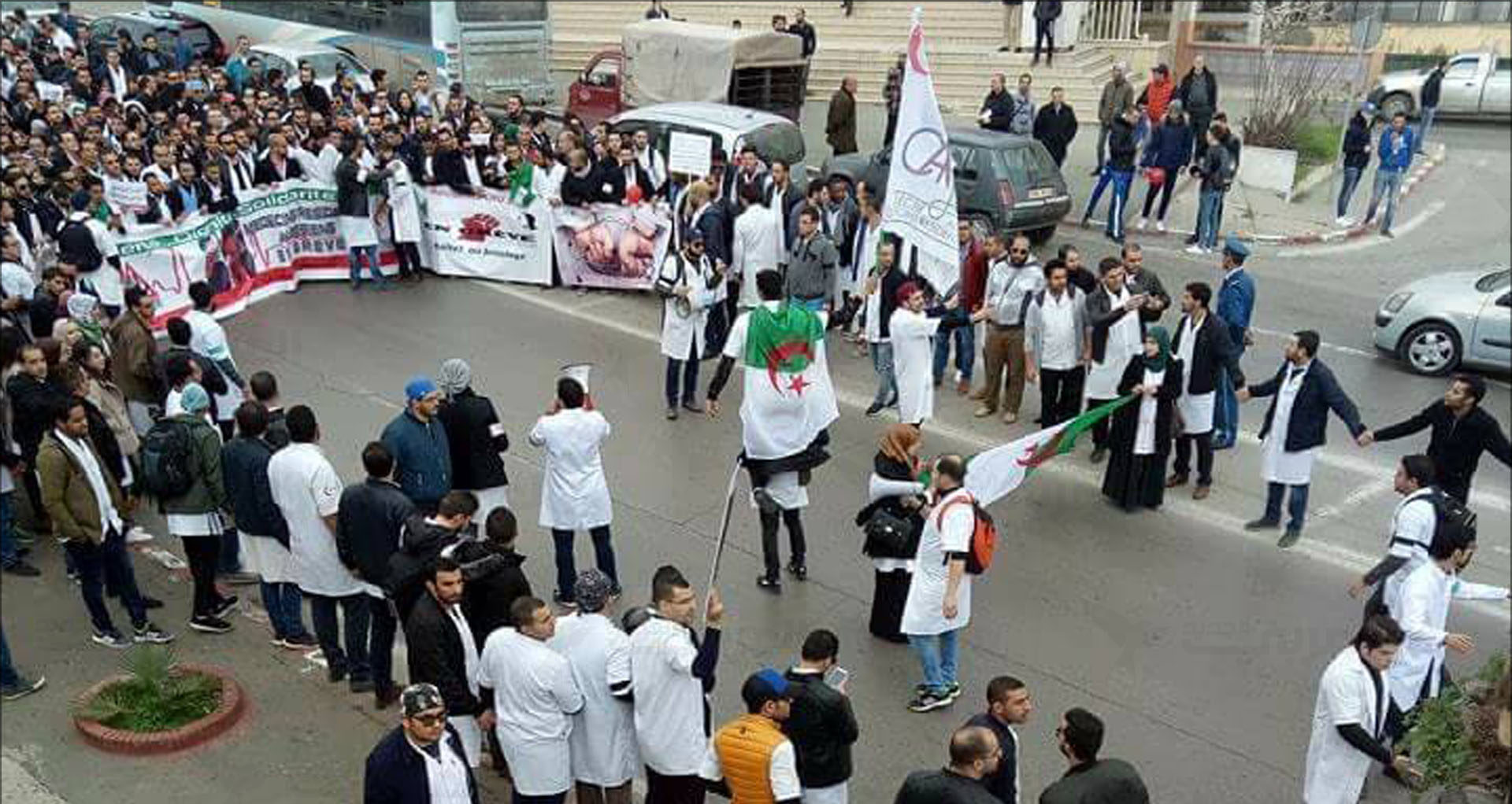 هجرة 1200 طبيب: بن بوزيد يعتبر الأمر عاديا ومواقع التواصل الاجتماعي تصفه بـ النّزيف