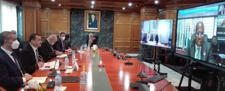 عرقاب يتحادث مع نظيره النيجيري حول مشروع أنبوب الغاز العابر الصحراء 