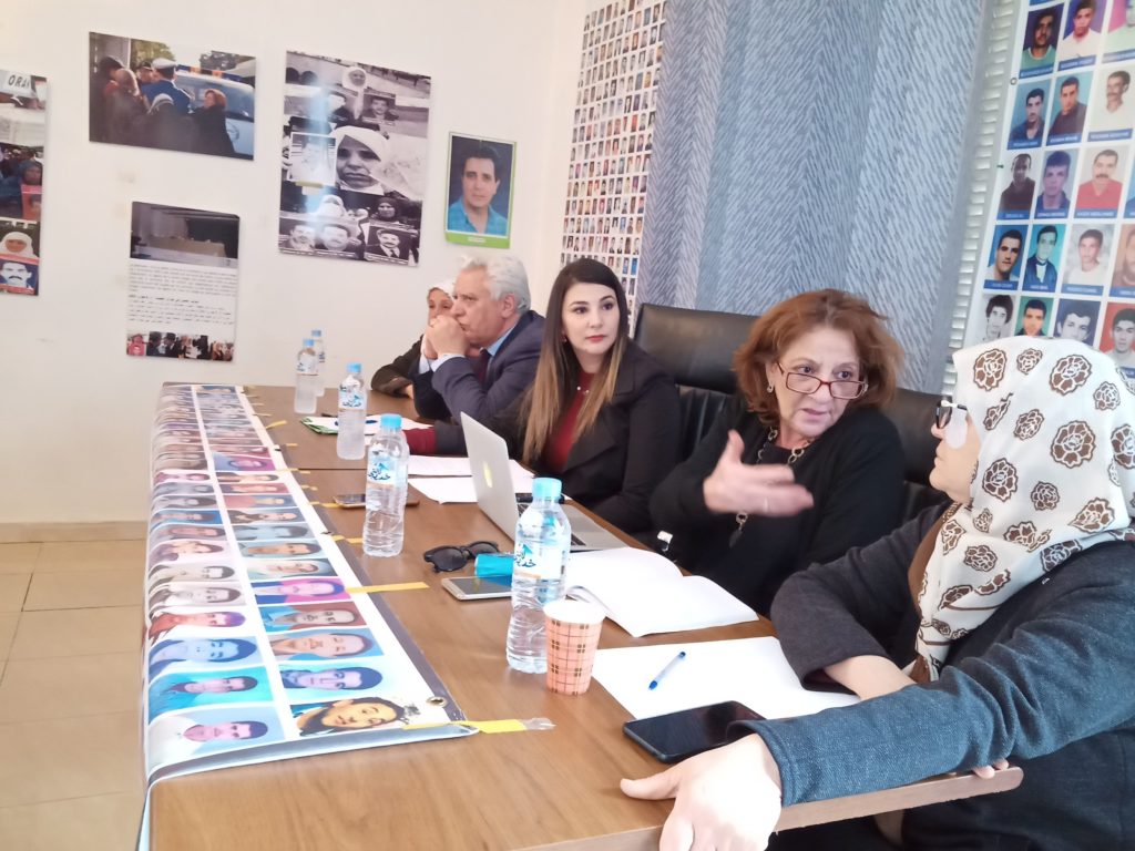 تجمع عائلات المفقودين في الجزائر : تحت ستار “محاربة الإرهاب”.. قمع اليوم شبيه بالتسعينيات