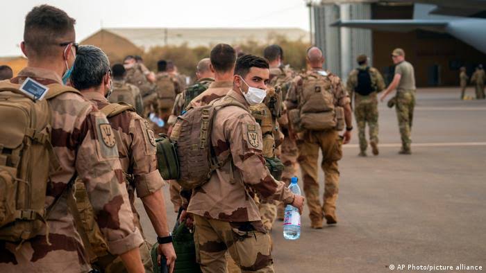 في بيان مشترك أدان الحكومة الانتقالية: كندا وأوروبا يعلنان انسحاب قوات “طاكوبا” من مالي