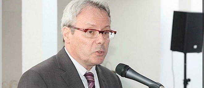 باريس تستدعي سفيرها “المطرود” من باماكو