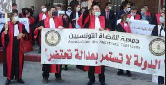 القضاة التونسيون يقررون الدخول في إضراب احتجاجا على قرارات قيس سعيد