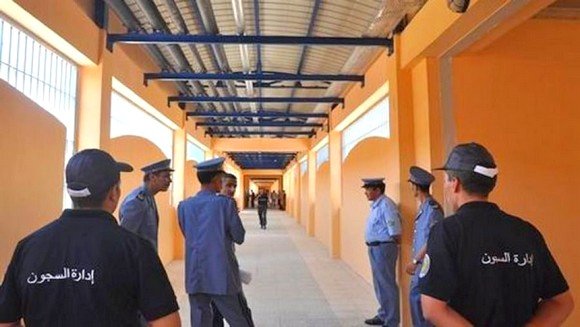 فيديو: برلماني يقول إنّ سجينا تُوفيّ بسبب التعنيف ووزير العدل ينكر ويؤكّد أنّ “لُعبة” أودت بحياته