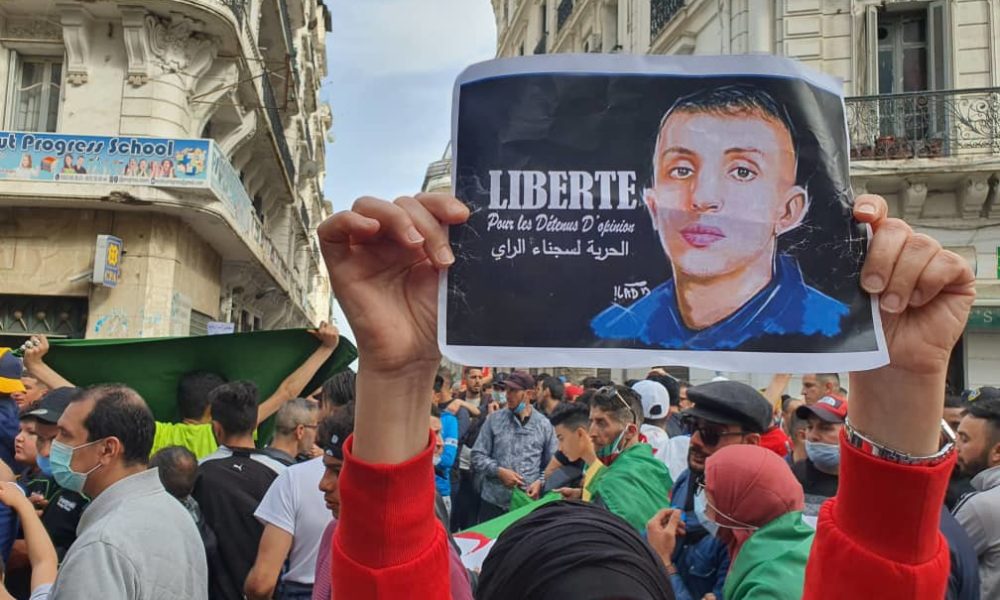 الأمنستي: ” يجب على السلطات وقف اعتداءاتها على “الحريات الاساسية واطلاق سراح تاجديت وزملاءه النشطاء