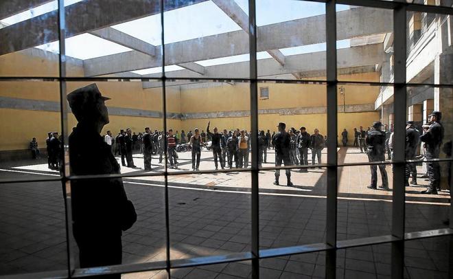 مركز احتجاز إسباني: الجزائر أوقفت إعادة “الحراقة”  لأراضيها.. وجزائريون مُحتجزون منذ فيفري