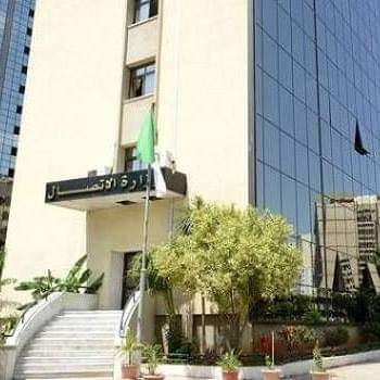 وزارة الاتصال تحذر وسائل الإعلام من “السقوط في فخ الأخبار الكاذبة”