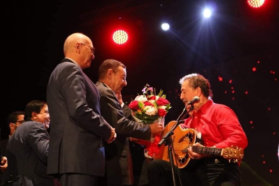 Malgré une violente campagne de haine : le concert d’Ait Menguellet à Oran a suscité un grand engouement