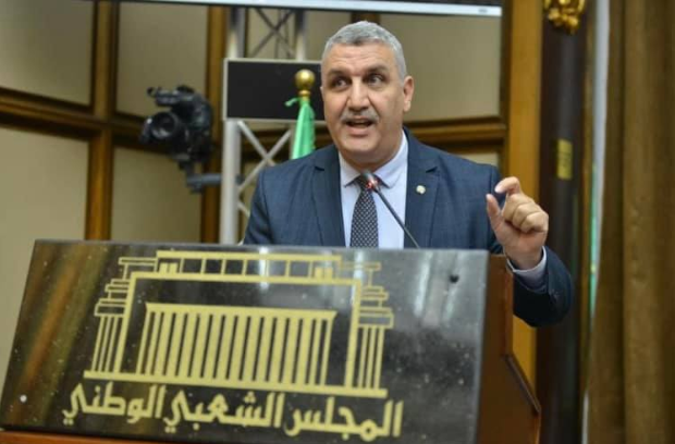 لم يعهد على البرلمان الدفاع عن معتقلي الحراك..نائب برلماني يطالب وزير العدل بكشف ظروف وفاة حكيم دبازي