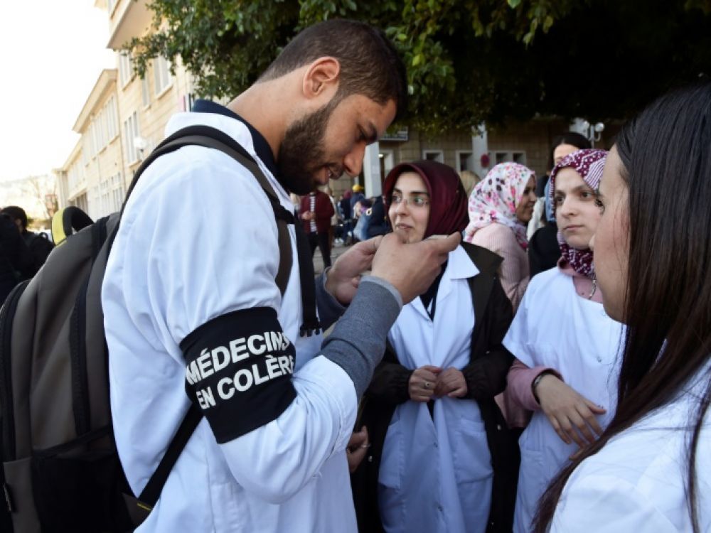 تنسيقية قطاع الصحة تصف الزيادة الأخيرة في الاجور ب” سياسة إسكات العبيد في العصور الجاهلية”