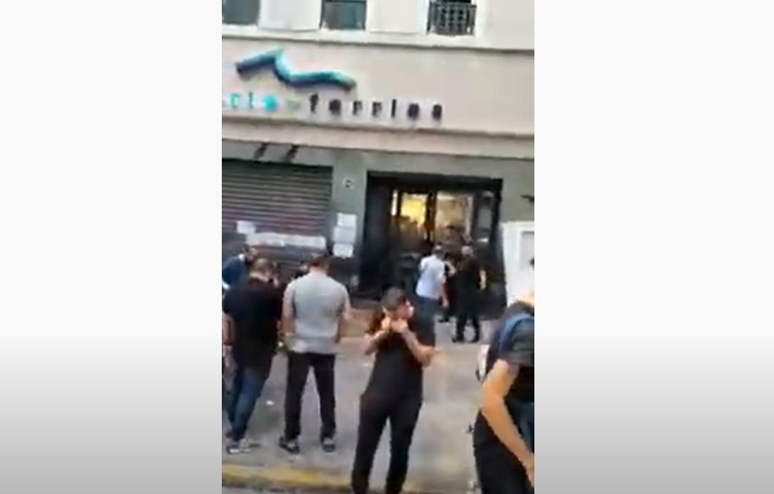 فيديو: الشرطة الفرنسية تطلق الغاز المسيل للدّموع على أفرادٍ من الجالية الجزائرية بـ مارسيليا