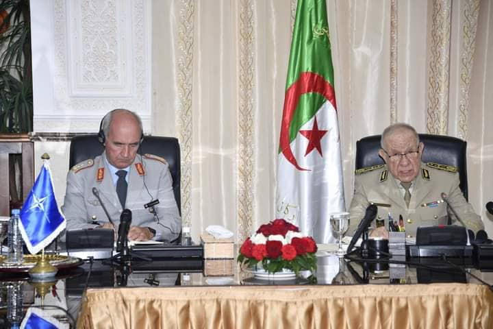 شنقريحة يتباحث مع رئيس الأركان العسكرية ل”الناتو” التعاون الأمني 