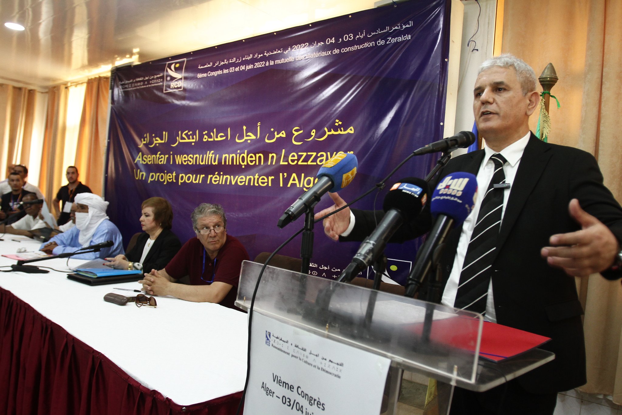 بلعباس يدعو إلى إقامة “نظام مدني لا عسكري” ويؤكّد: “حان وقت الثورة ضدّ الظلم والحرمان”