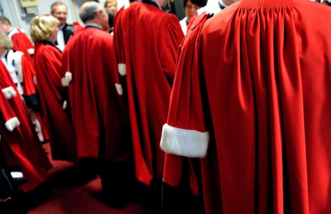 تونس: مذكرات توقيف دولية ضد 12 شخصا منهم رئيس الحكومة الأسبق يوسف الشاهد