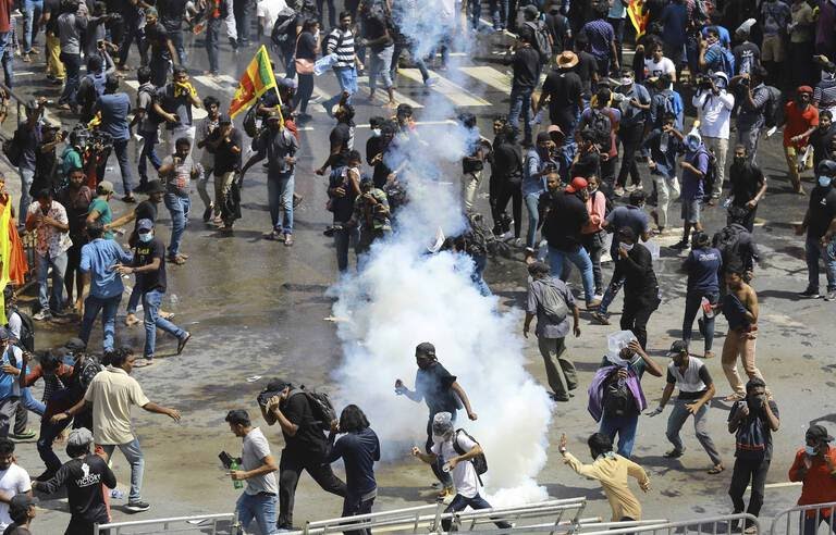 Sa résidence envahie par les manifestants, le président Sri-lankais prêt à démissionner