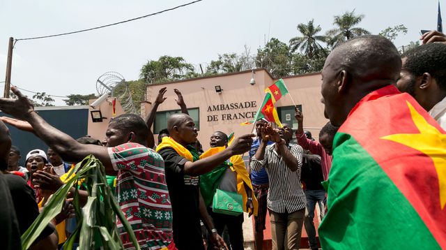 تزامنا مع زيارة ماكرون: احتجاجات بالكاميرون لمطالبة فرنسا للاعتراف بجرائمها￼