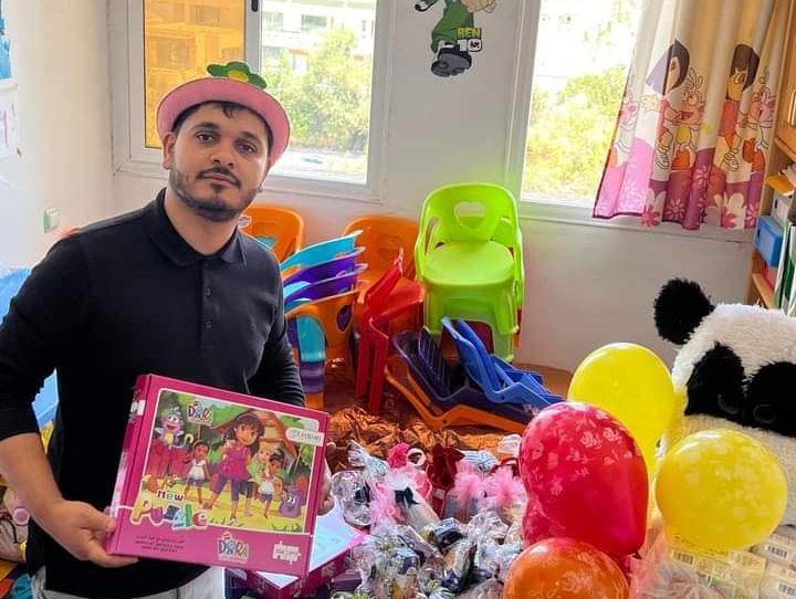 حمزة نيوز: قصة ناشط أعاد البسمة لعائلات مناطق الظل تم إيداعه السجن بتهم الارهاب