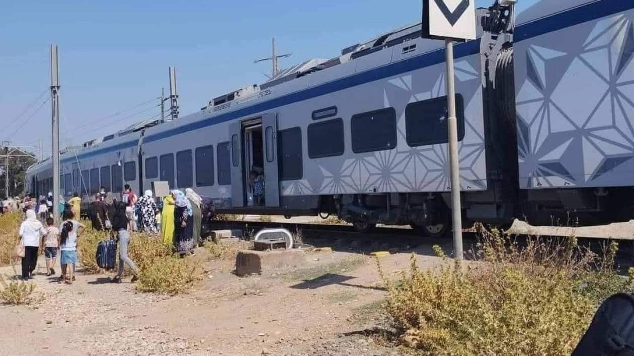 بعد توقف خطوط النقل أمس نحو شرق البلاد..انحراف قطار وهران-العاصمة عن مساره