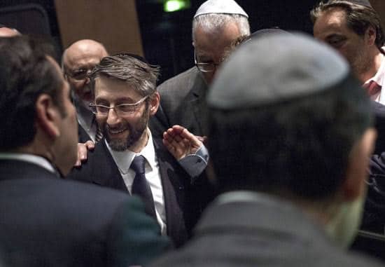 كبير حاخامات يهود فرنسا الموالي لإسرائيل سيرافق الرئيس الفرنسي في زيارته للجزائر