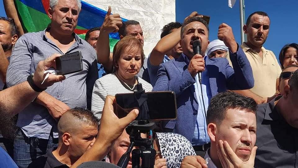 بعد تجمع الأرسيدي في نفس الموقع: عثمان معزوز يندد بالإعتقالات المسجلة في مقر إنعقاد مؤتمر الصومام