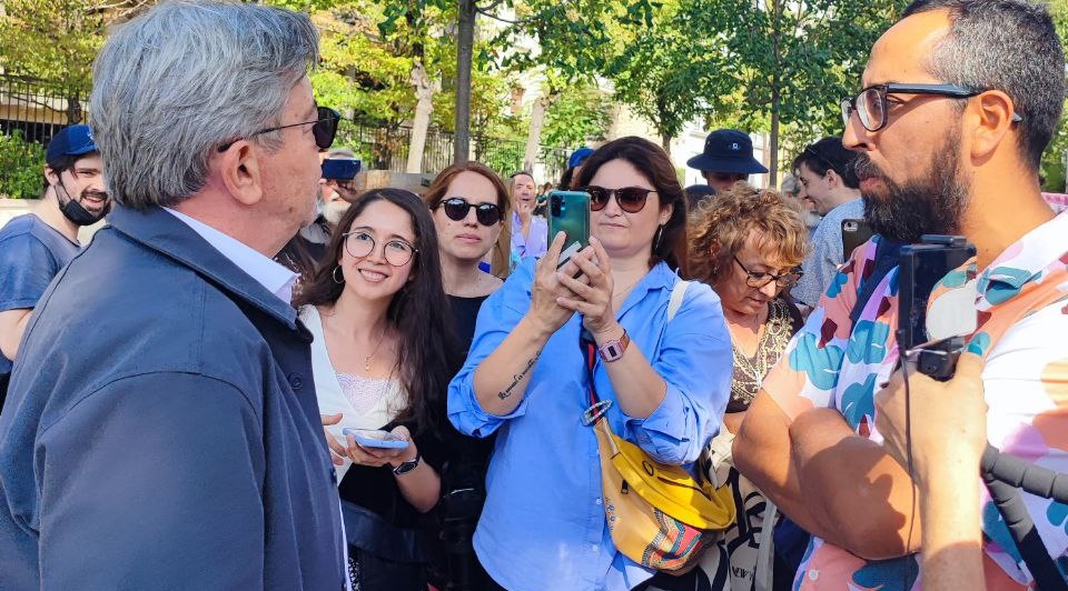 إعتبر زيارة ماكرون فاشلة.. ميلونشون يقترح مُقايضة الغاز الجزائري بالقَمح الفرنسي