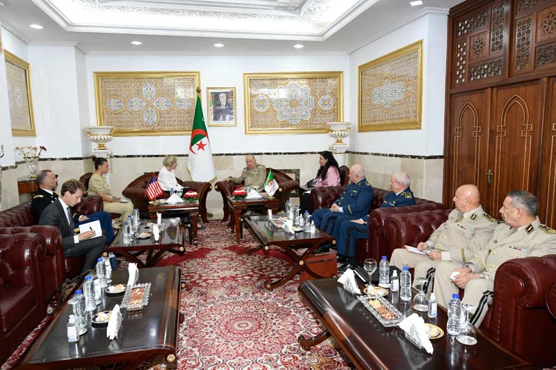 بحضور مدير المخابرات الخارجية.. رئيس أركان الجيش يستقبل السفيرة الامريكية بالجزائر