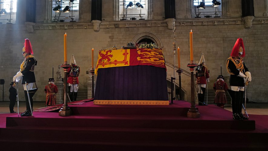 بن عبد الرحمان سيمثل تبون خلالها: 10 مليون أورو تكلفة المراسيم الجنائزية للملكة إليزابيت