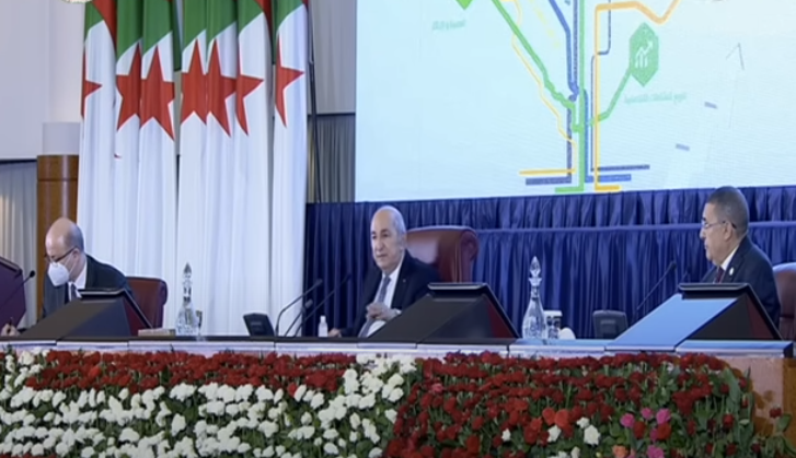 حملة سجن الوزراء والولاة والمسيرين مستمرة.. تبون يحاول طمأنة المسؤولين على مصيرهم