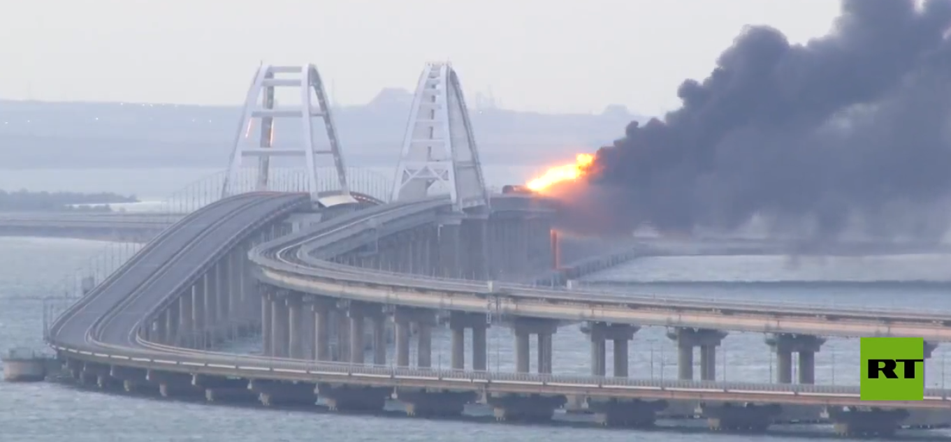 ثلاثة قتلى في إنفجار شاحنة بجسر القرم.. قائد جديد للقوات الروسية في أوكرانيا &nbsp;