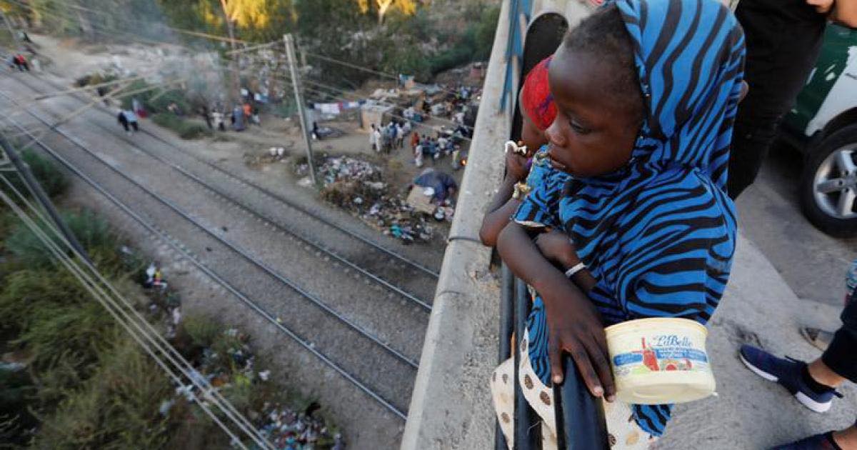 مجلس حقوق الإنسان يدعو الجزائر لتسجيل أطفال المهاجرين المولودين على أراضيها والأخيرة ترفض.. التفاصيل: