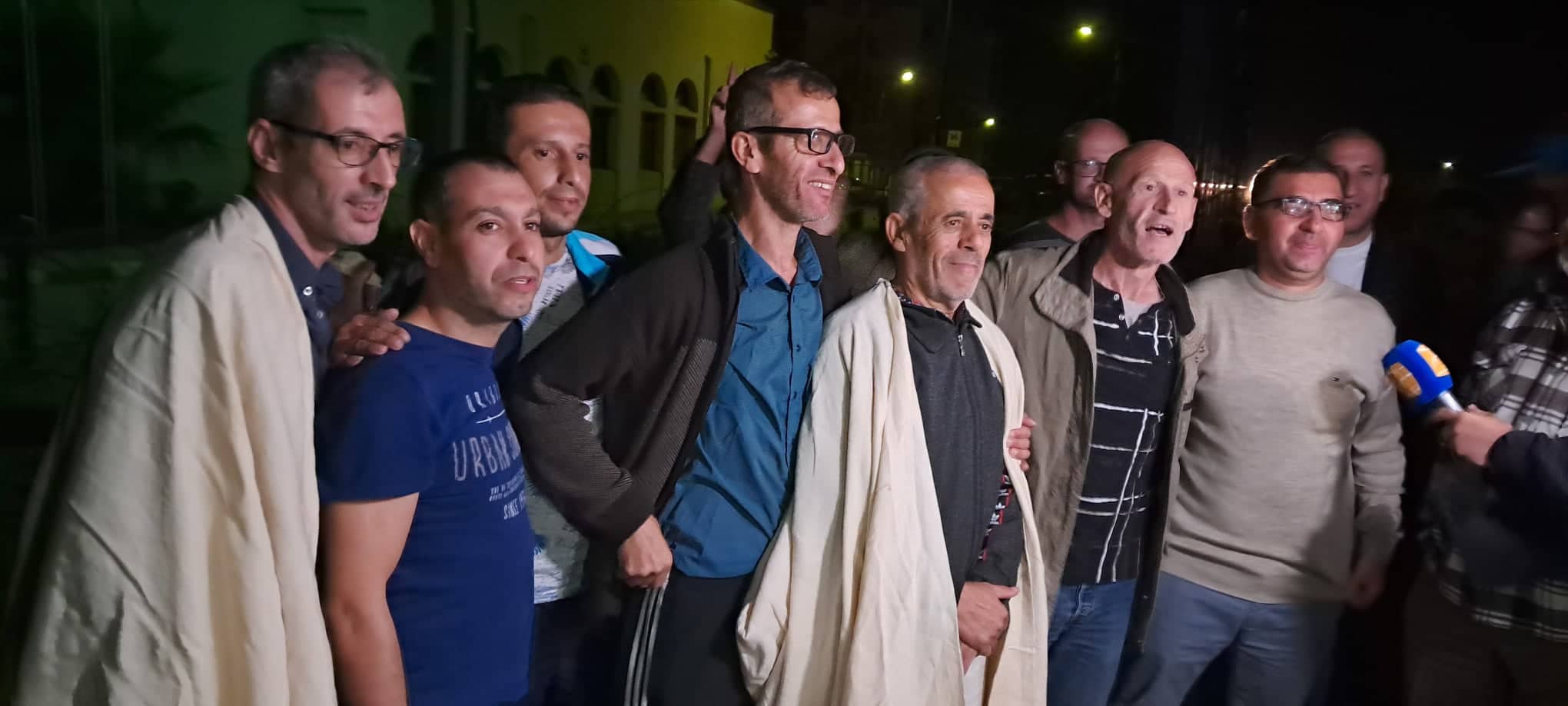 فيديو: لحظة مغادرة محمد مولوج والهادي لعسولي ورفقائهما سجن القليعة صبيحة اليوم  