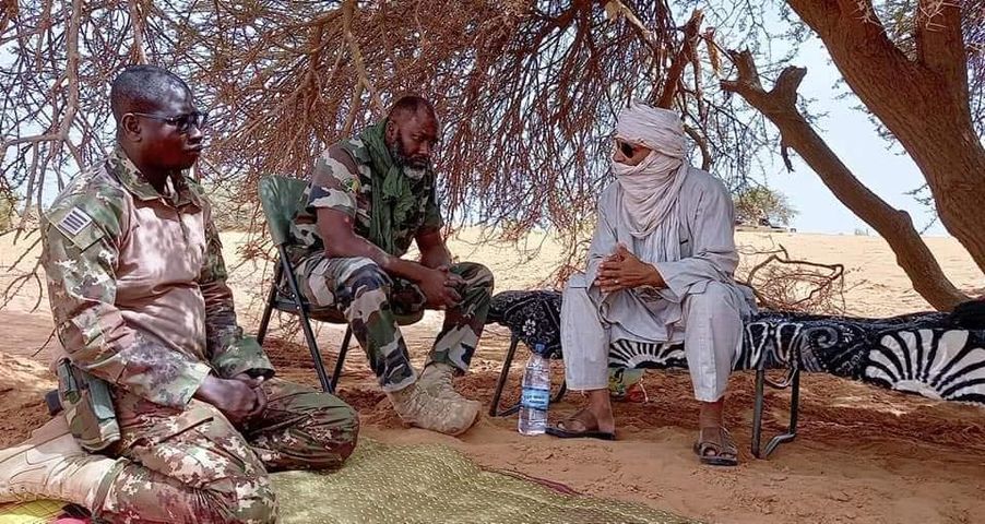 جينرال في الجيش المالي، يدعُو طوراق الجزائر وليبيا للإلتحاق بغاو للقتال