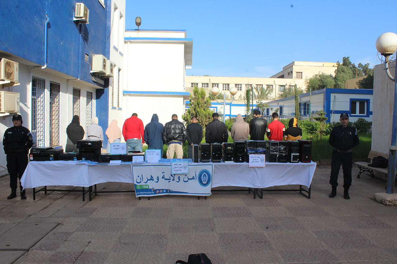 تفكيك شبكة تزوير تذاكر مبارتي الخضر أمام غينيا ونيجيريا بملعب وهران