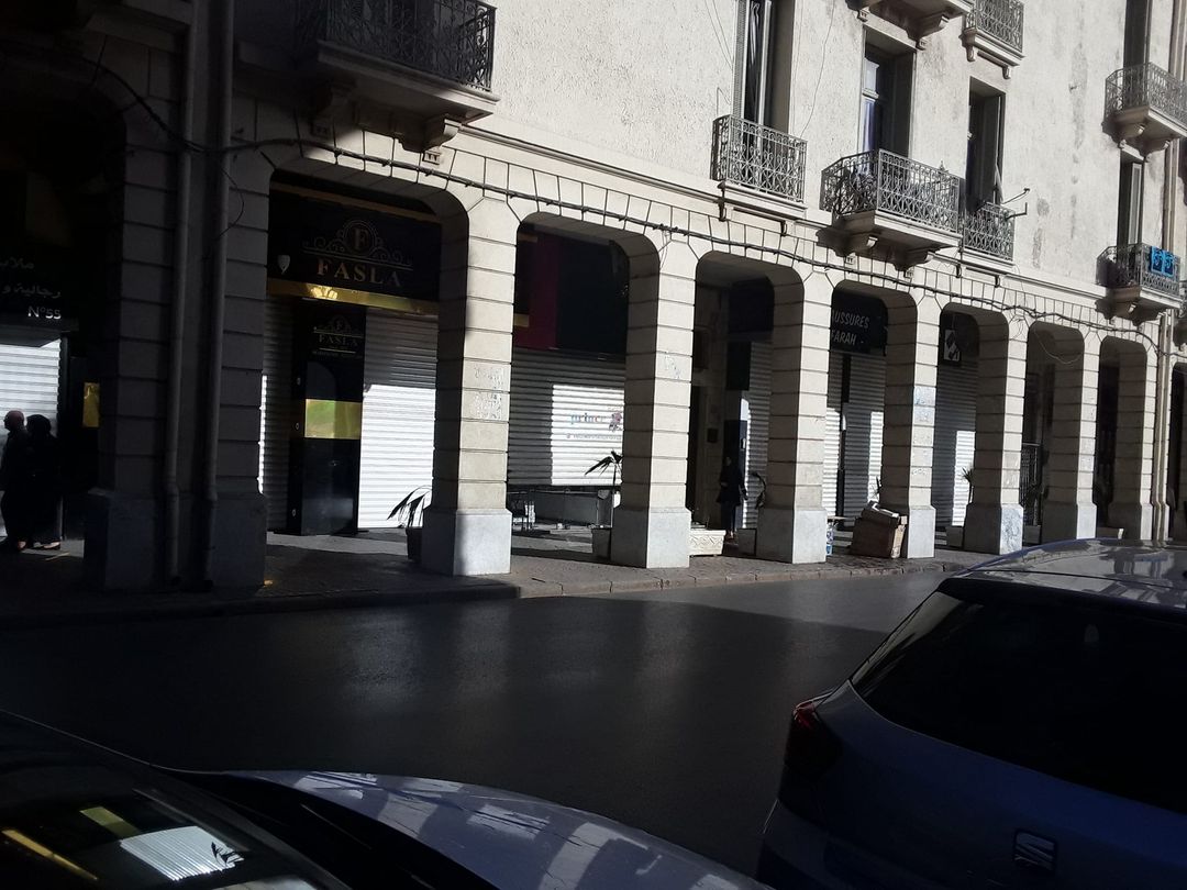 لجنة مجُهولة تُداهم المحلات التجارية في وهران والسُلطات تُوضح وتدعُوهم للعودة ومزاولة نشاطهم