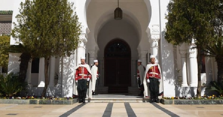 تبون ينصب رسميا مستشاريه القدماء عمليا والجدد بموجب المرسوم الرئاسي الأخير