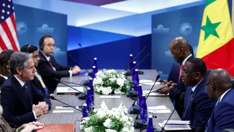 الكُونغرس الأمريكي يُبحث إقرار قانون يعاقب الأفارقة على تعاملهم مع رُوسيا وماكي صال يَأسف لذلك